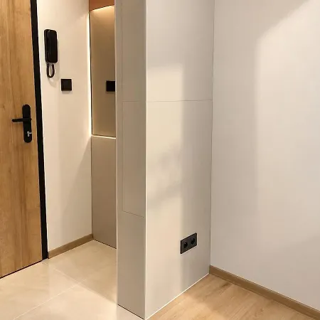 Design Near Centre With Fast Wi-fi And Parking